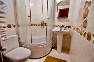 Дома для отпуска Goryanka Hotel Микуличин Дом с 7 комнатами-16